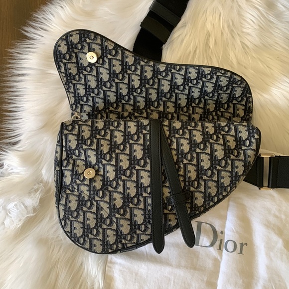 Dior Essentials SADDLE Bumbag Beige and Black Dior Oblique Jacquard - Picture 4 of 17